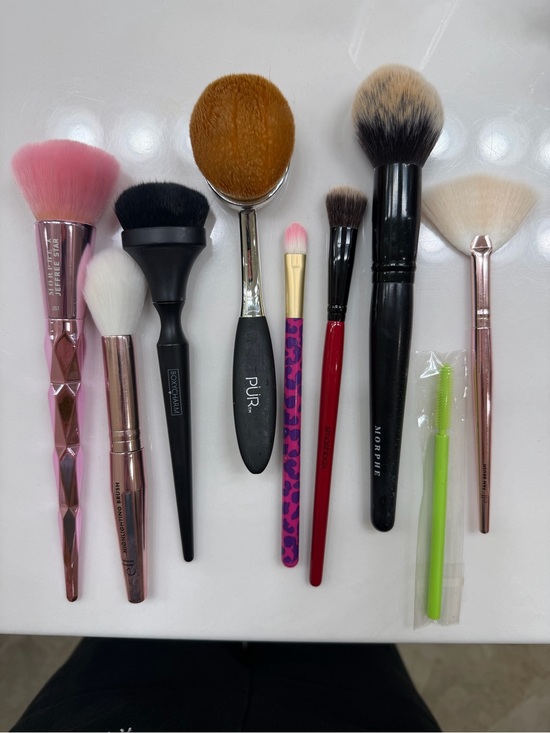 Other - Bundle of make up brushes